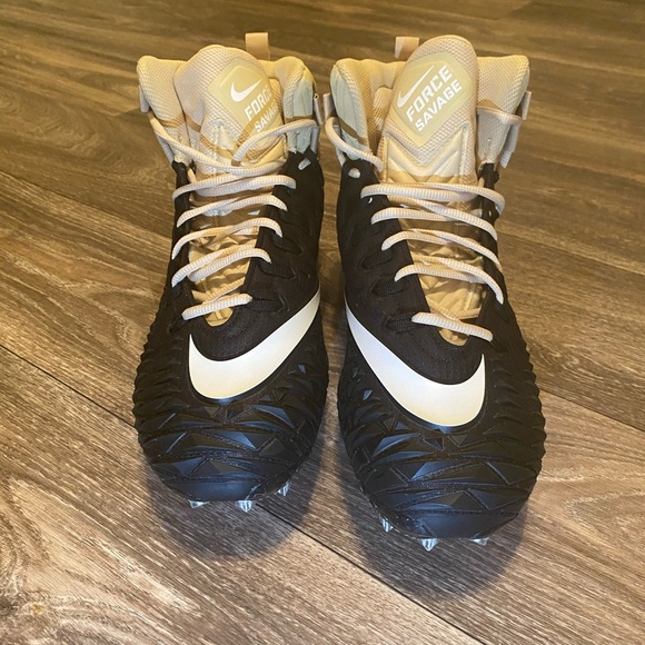 nike force savage mid